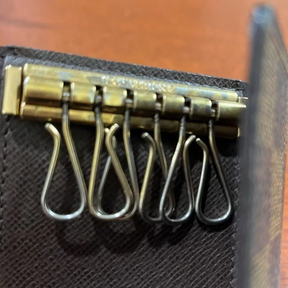 Louis Vuitton Ebene keyholder in excellent condition. - Picture 5 of 7